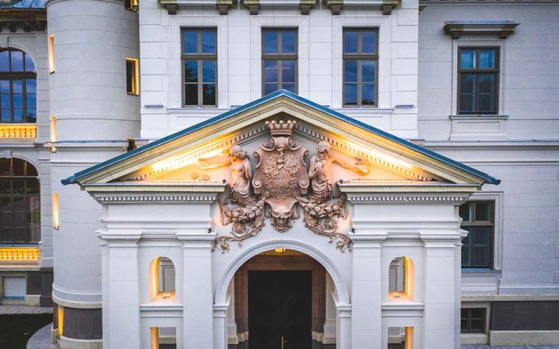 Botaniq turai kastély bejárat