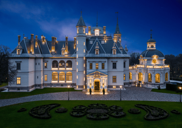 Accommodation in the fivestar BOTANIQ castle hotel